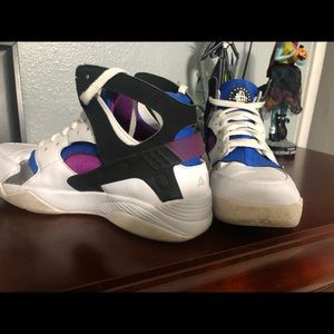 I wore these 3 times and the high tops just isn’t for me. Light cleaning and new